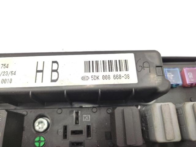 Skrzynka bezpieczników Opel Zafira A05