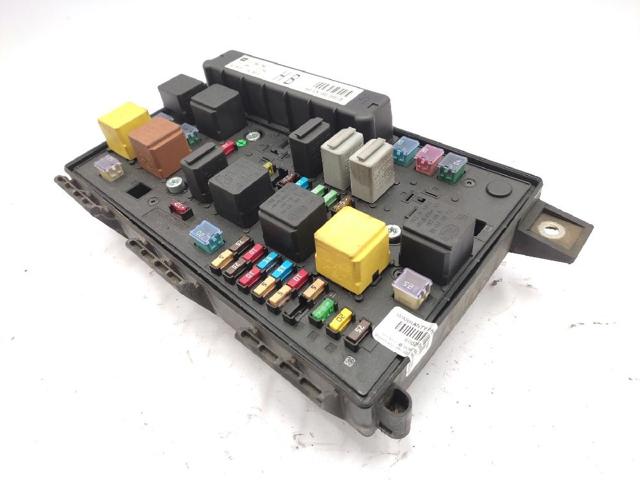 Skrzynka bezpieczników Opel Zafira A05