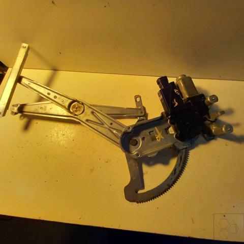 Mechanizm podnoszenia szyby drzwi przednich prawych 93186831 OPEL