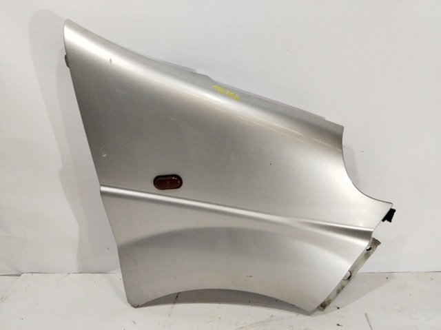 Błotnik przedni prawy 93188421 OPEL