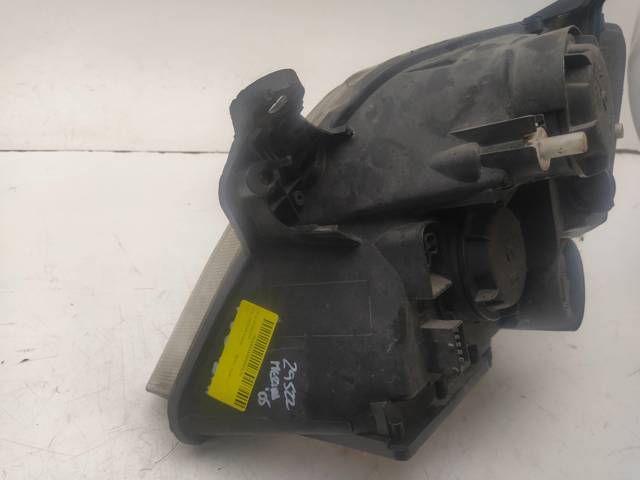 Reflektor prawy 93321053 OPEL