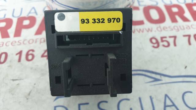 Przycisk włączania światła awaryjnego 93332970 OPEL