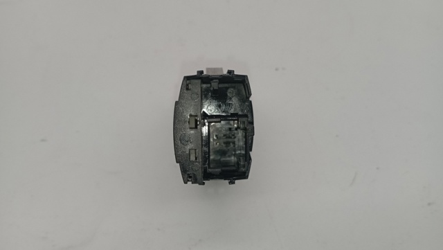 Przycisk włączania światła awaryjnego 9354186 BMW
