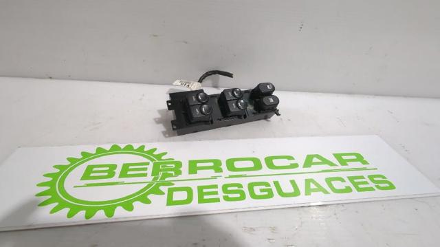 Panel przyciskowy sterowania podnośnikiem szyby przedni lewy 935702L010 HYUNDAI