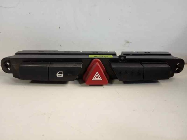 Przycisk włączania światła awaryjnego 937001H010 HYUNDAI