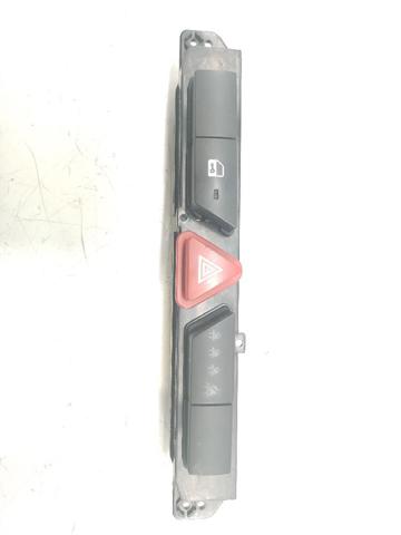 Przycisk włączania światła awaryjnego 937001H010 HYUNDAI