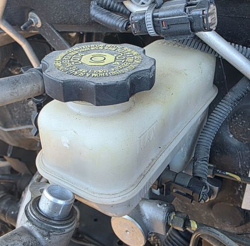 Kupić Zbiorniczek głównego cylindra hamulcowego (płynu hamulcowego) Chevrolet Captiva I C100 w dobrej cenie