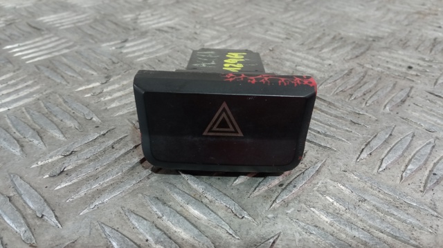 Przycisk włączania światła awaryjnego 9379025000 HYUNDAI