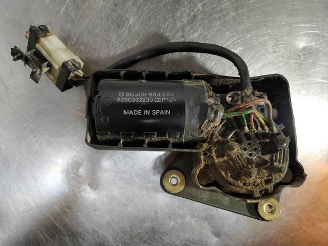 Silniczek wycieraczki szyby przedniej 9390332230 NISSAN