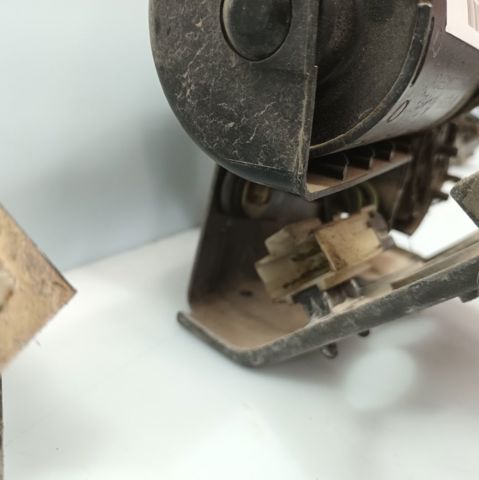 Silniczek wycieraczki szyby przedniej 9390332230 NISSAN