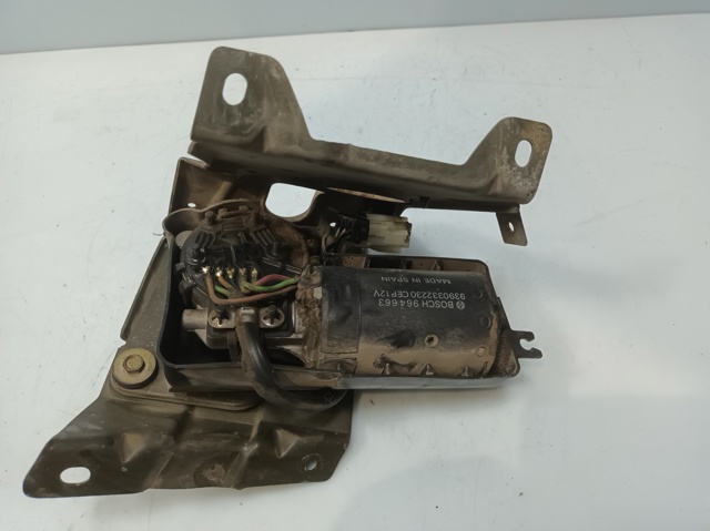 Silniczek wycieraczki szyby przedniej 9390332230 NISSAN