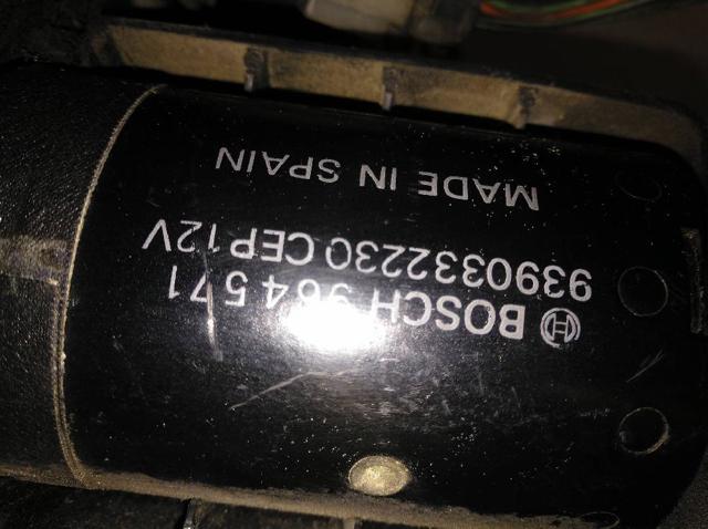 Silniczek wycieraczki szyby przedniej 9390332230 NISSAN