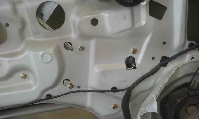Mechanizm podnoszenia szyby drzwi przednich lewych 95015329 GM