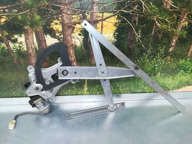 Mechanizm podnoszenia szyby drzwi przednich prawych 95015330 GM