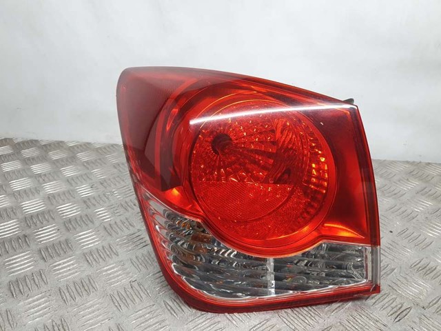 Lampa zespolona tylna lewa zewnętrzna 95393941 GM