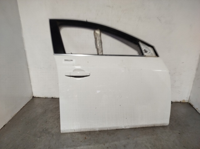 Drzwi przednie prawe 95987758 GM