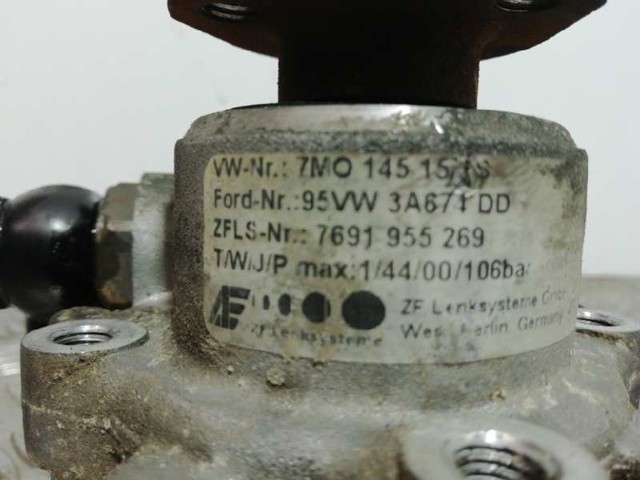 Pompa wspomagania hydraulicznego kierownicy 95VW3A674DD FORD