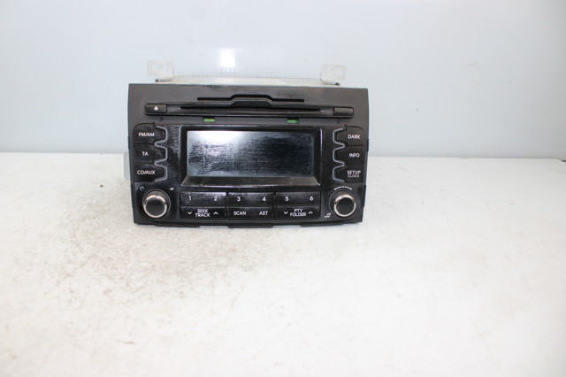 Radioodtwarzacz (radio AM/FM) 961603U230WK HYUNDAI