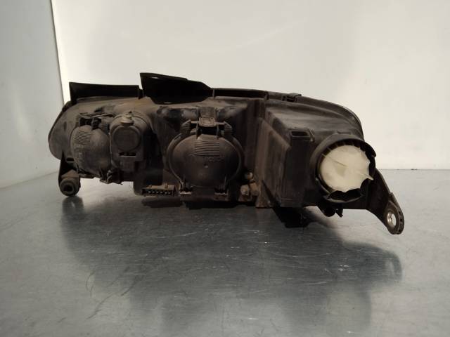 Reflektor prawy 9616251280 PEUGEOT