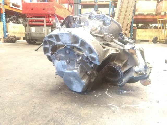 Mechaniczna skrzynia biegów w komplecie 96183707 GM