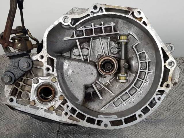 Mechaniczna skrzynia biegów w komplecie 96183707 GM