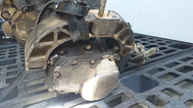 Mechaniczna skrzynia biegów w komplecie 96183707 GM