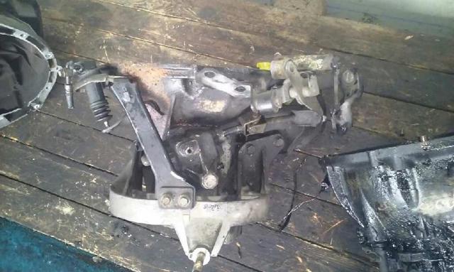 Mechaniczna skrzynia biegów w komplecie 96183707 GM