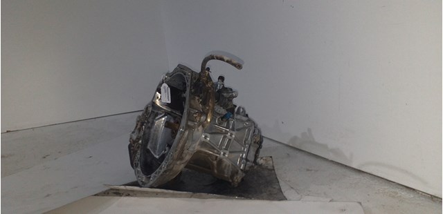Mechaniczna skrzynia biegów w komplecie 96183707 GM