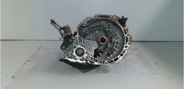 Mechaniczna skrzynia biegów w komplecie 96183707 GM