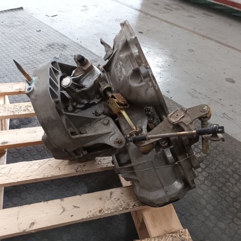 Mechaniczna skrzynia biegów w komplecie 96183707 GM