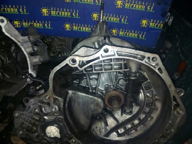 Mechaniczna skrzynia biegów w komplecie 96183707 GM