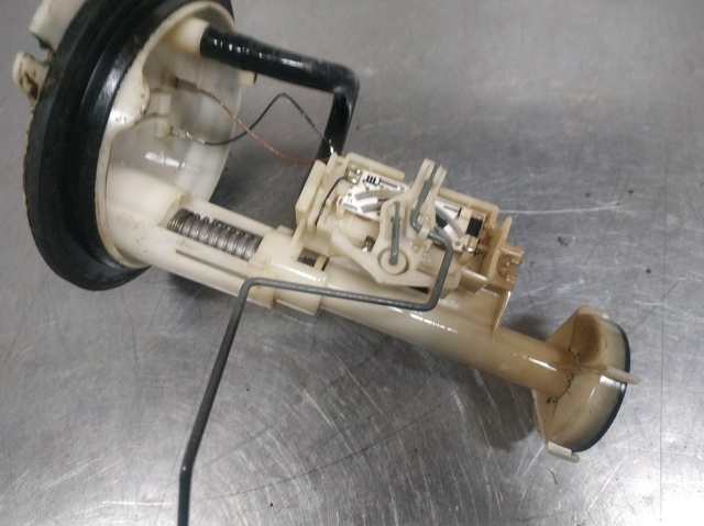 Czujnik poziomu paliwa w zbiorniku Peugeot 406 8E, F