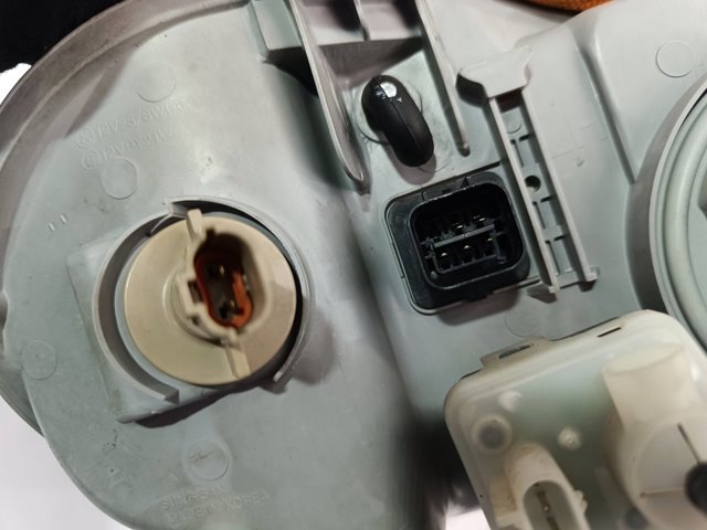 Reflektor prawy 96226417 GM