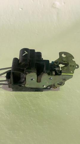 Zamek drzwi przednich lewych 96272643 GM