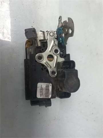 Zamek drzwi przednich lewych 96272643 GM