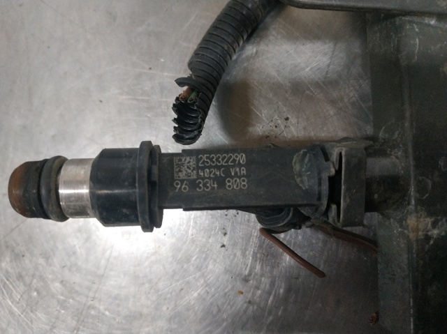 Wtryskiwacz paliwa 96334808 GM