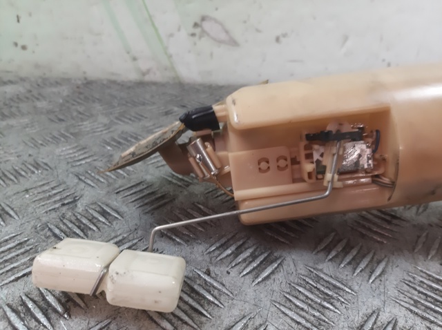 Moduł pompy paliwowej z czujnikiem poziomu paliwa 96350588 GM