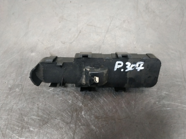 Panel przyciskowy sterowania podnośnikiem szyby przedni prawy 96351625XT PEUGEOT