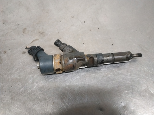 Wtryskiwacz paliwa 9637536080 PEUGEOT
