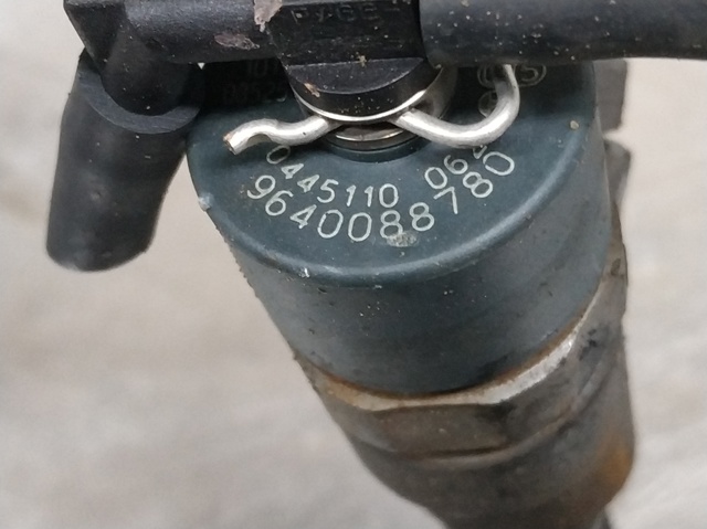 Wtryskiwacz paliwa 9640088780 PEUGEOT