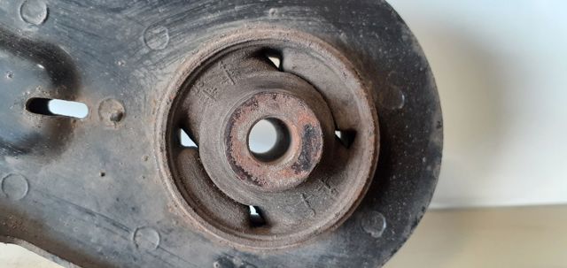 Wahacz zawieszenia przedniego dolny lewy 96415063 GM