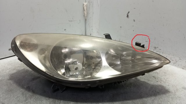 Reflektor prawy 9641615680 PEUGEOT