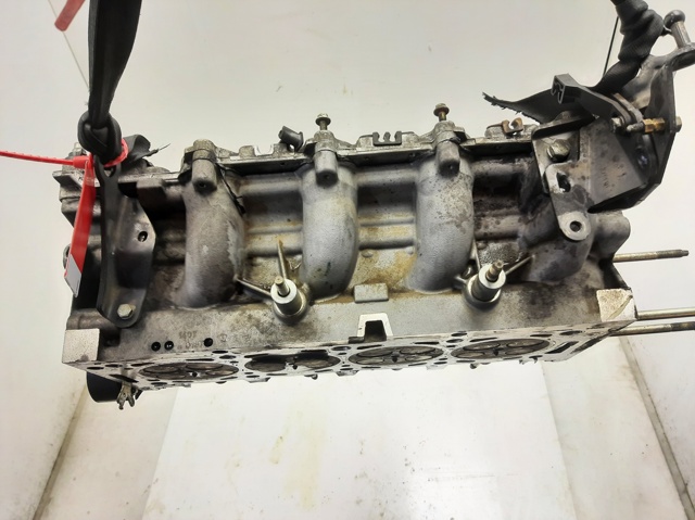 Głowica cylindrów 9641752610 PEUGEOT