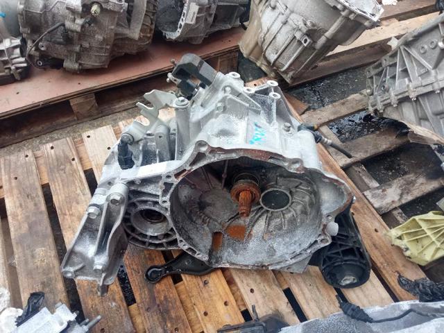 Mechaniczna skrzynia biegów w komplecie 96420073 GM