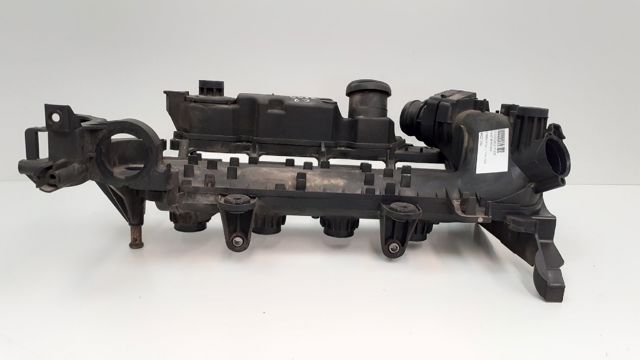 Pokrywa zaworowa 9642212480 PEUGEOT