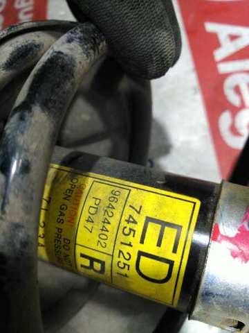 Amortyzator przedni prawy 96424402 GM