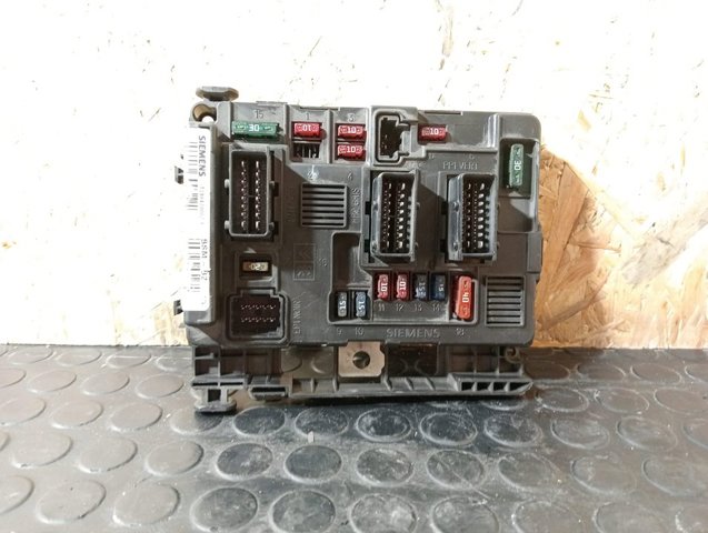 Skrzynka bezpieczników 9643498980 PEUGEOT