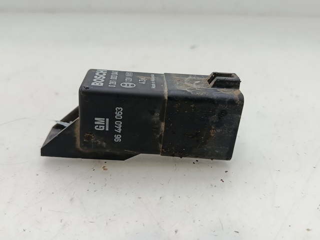 Przekaźnik świec żarowych 96440063 GM