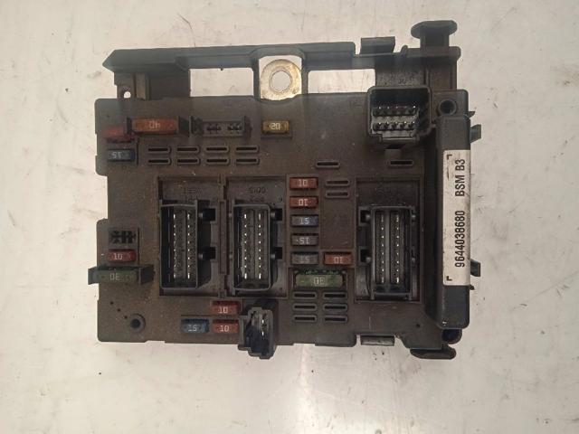 Skrzynka bezpieczników 9644038680 PEUGEOT