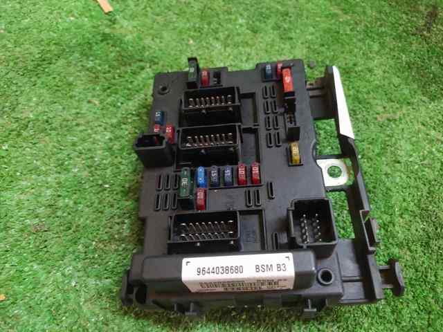 Skrzynka bezpieczników 9644038680 PEUGEOT